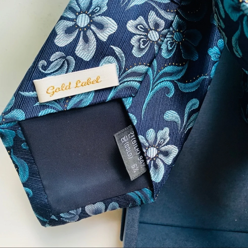 AQUASCUTUM London 6% Real Gold 94% Silk Blue Floral Mens Necktie Neck Tie NEW